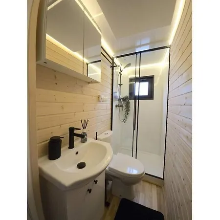 Hotel na wodzie Ahoy Masal Modern Retreat