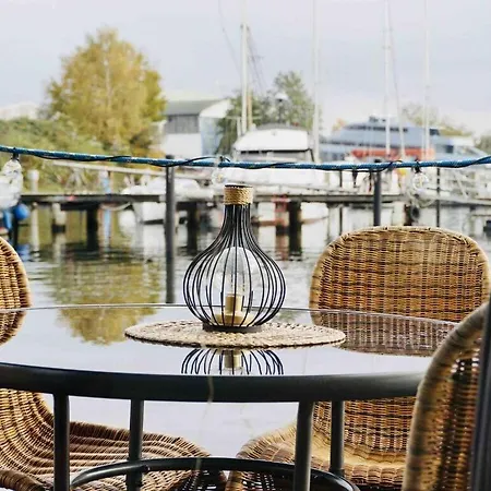 Ahoy Masal Modern Retreat Botel