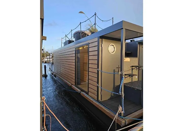 Ahoy Masal Modern Retreat