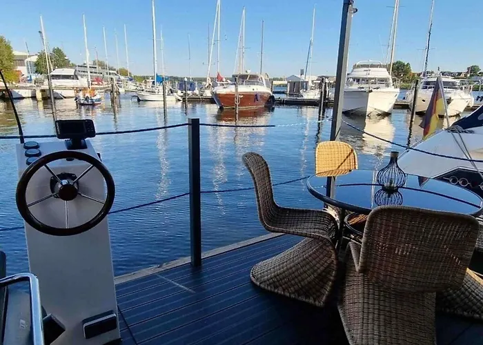 Ahoy Masal Modern Retreat Botel